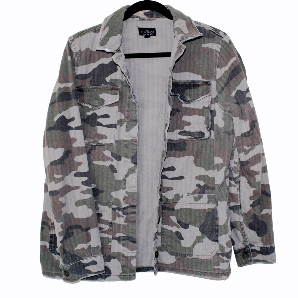 ✨✨Topshop Camo Jacket✨✨